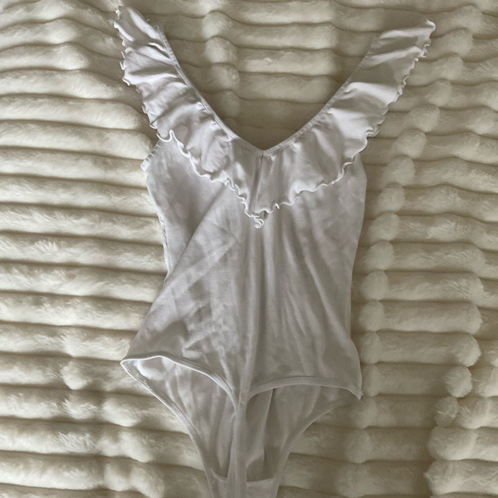 Wilfred White Ruffled One Piece - Picture 2 of 3